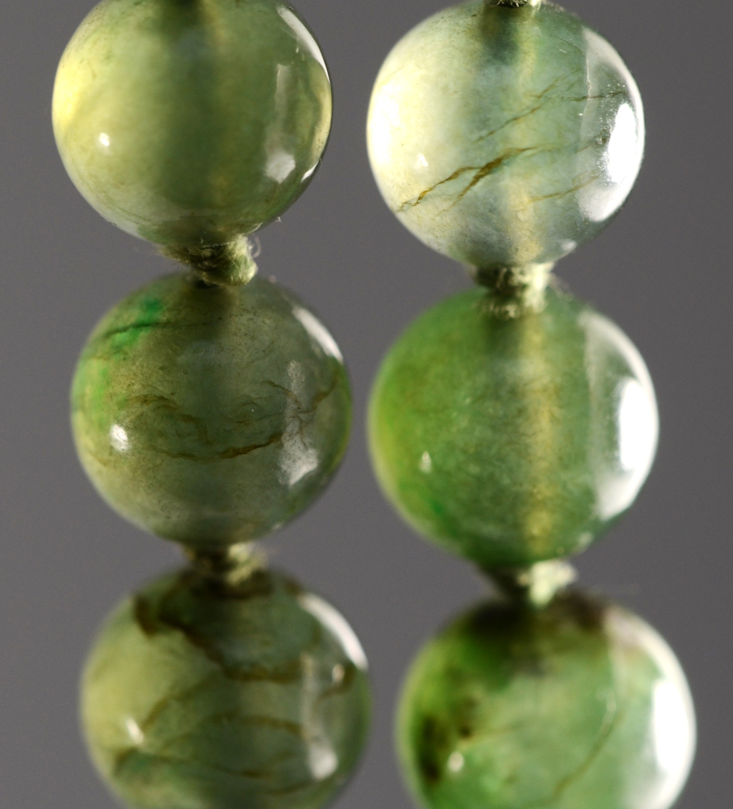 A gold clasped green hard stone graduating beaded necklace, 79cm. - Image 3 of 4