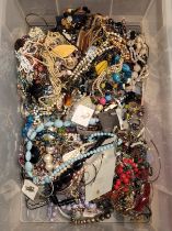 Approximately 10kg of costume jewellery.