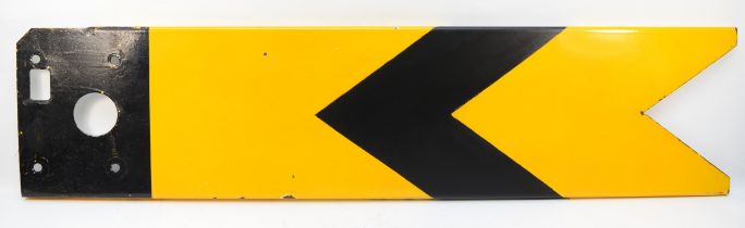 B.R. (W) black/yellow distant signal blade (122cm x 30cm).