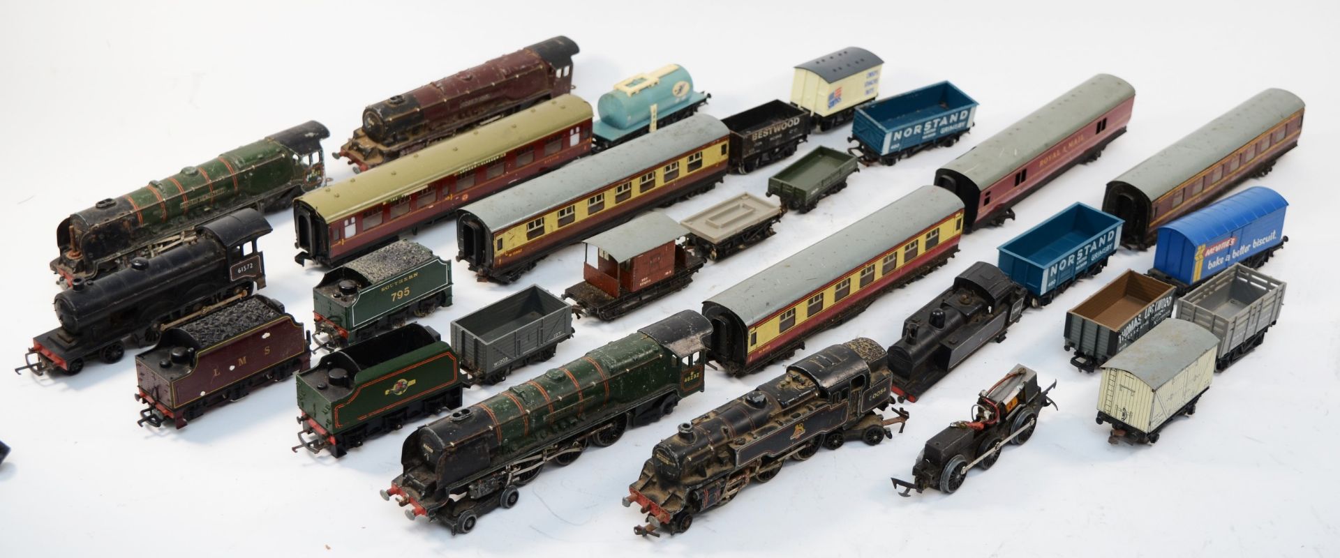 A collection of 00 gauge model railway, to include loco's & tenders, carriages and rolling stock,
