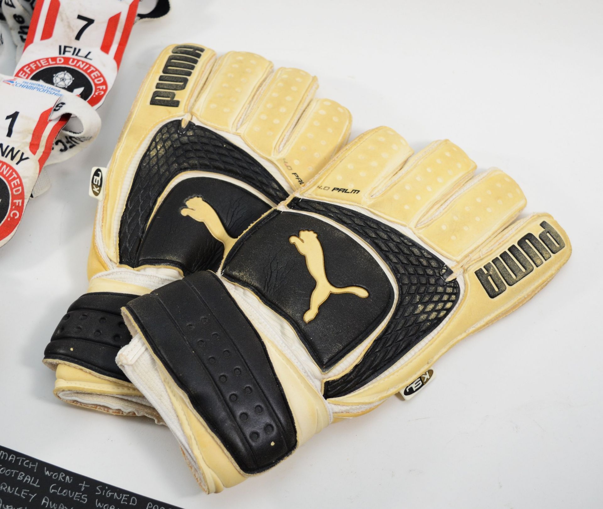 Match Worn sock straps Full Team 2005-2006. Match Worn Signed Paddy Kenny Gloves - Image 3 of 5