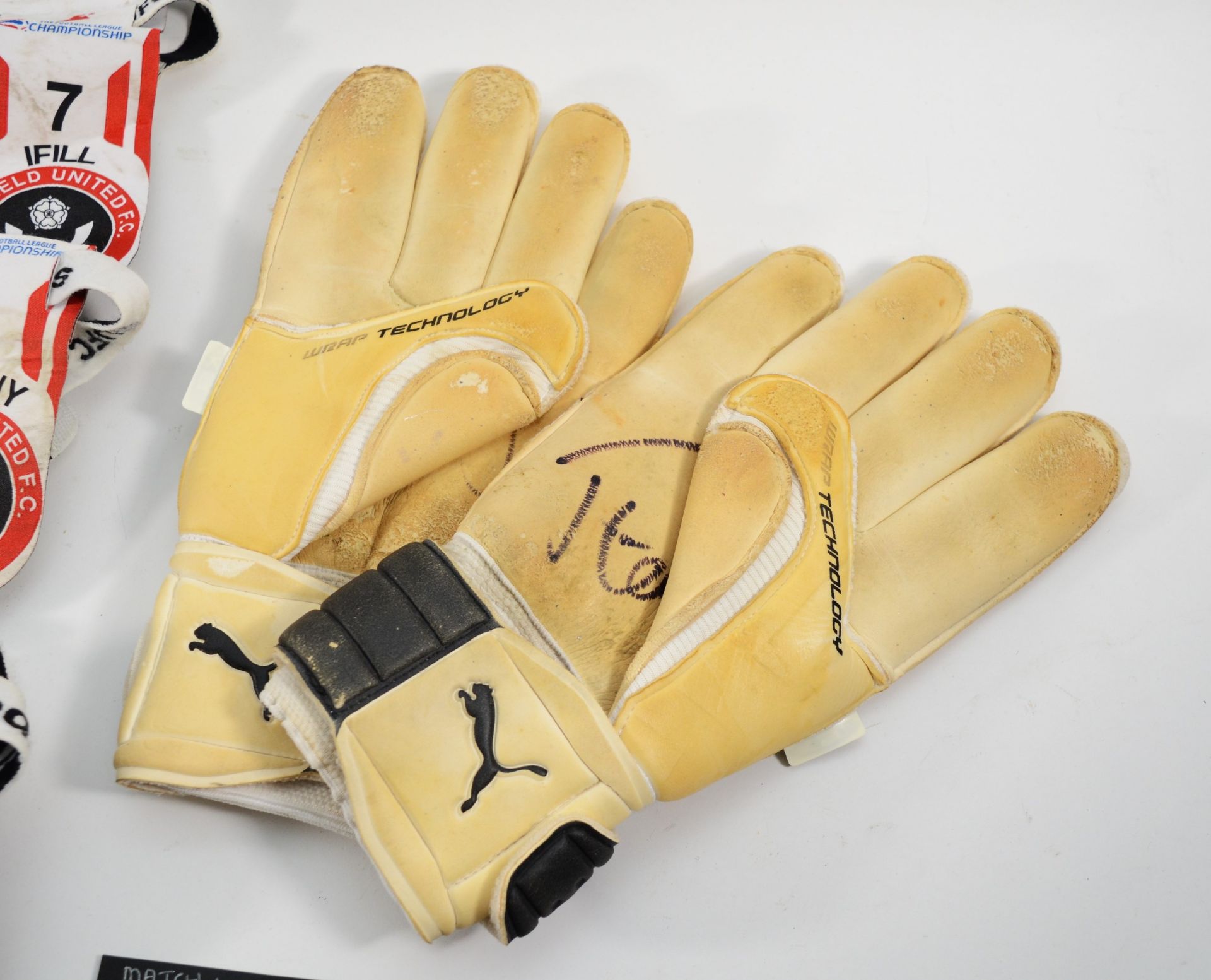 Match Worn sock straps Full Team 2005-2006. Match Worn Signed Paddy Kenny Gloves - Image 2 of 5