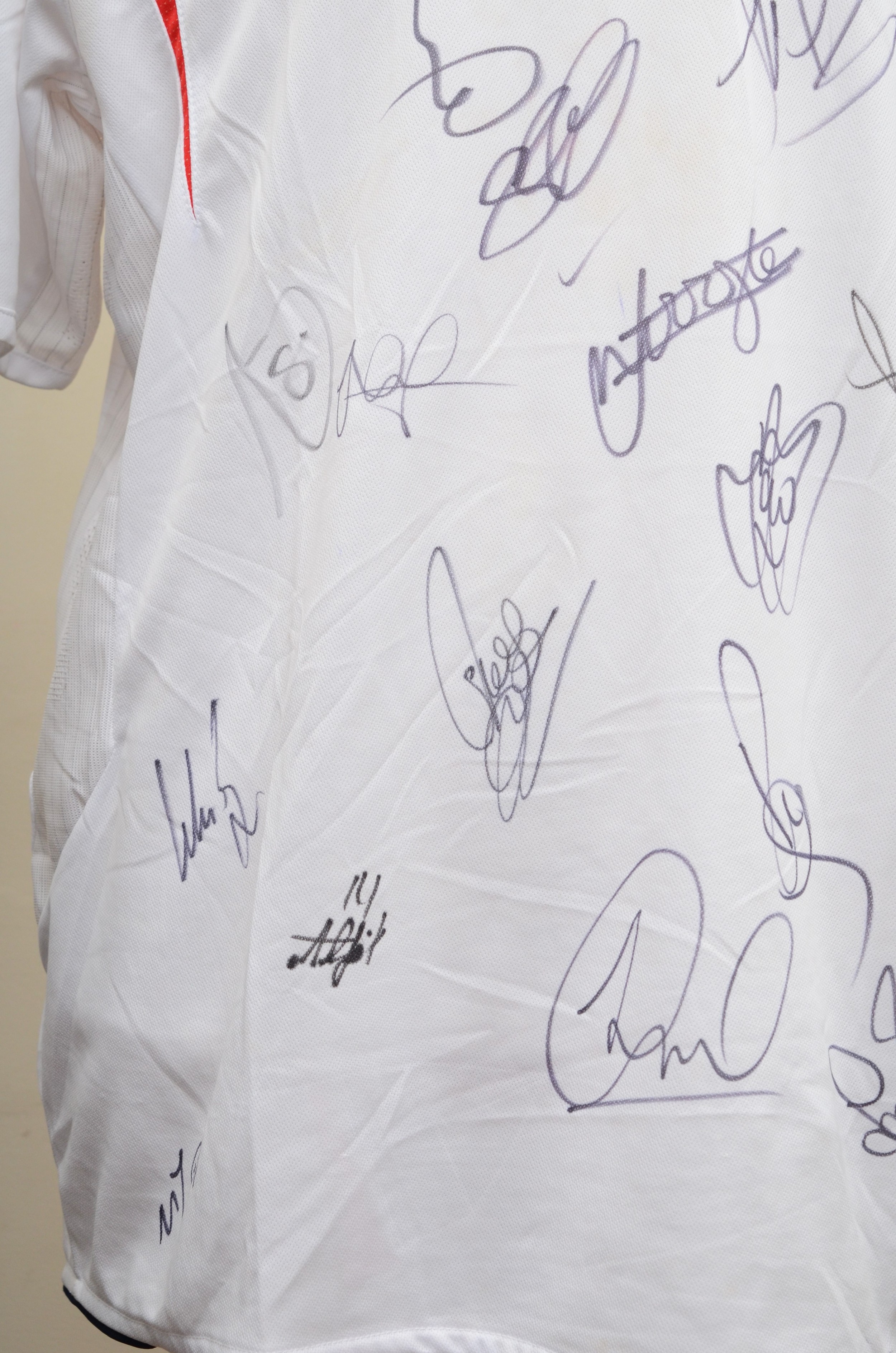 Signed England shirt 2006 XXL Includes; Steven Gerrard Frank Lampard John Terry Rio Ferdinand - Image 2 of 5