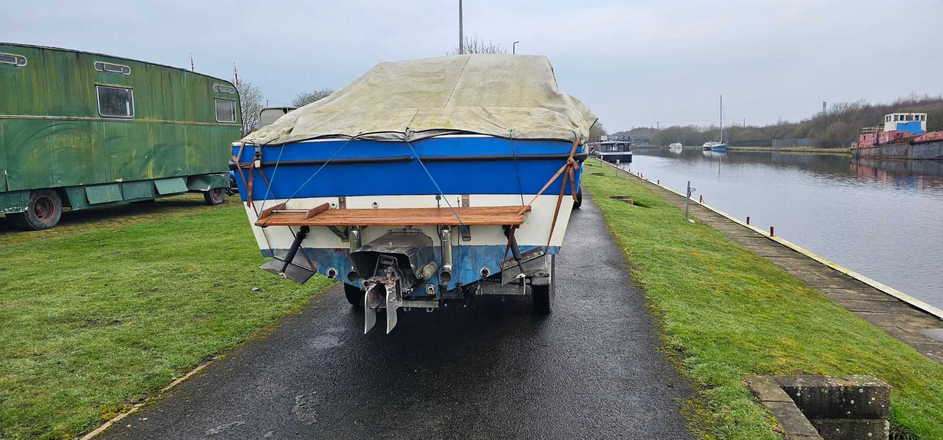 21 foot power boat, project, with jet drive engine, V berth cabin with sink and separate heads, - Image 6 of 19