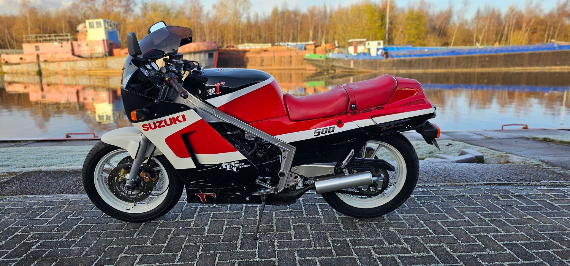 1988 Suzuki RG 500, 498cc. Registration number E125 JLB. Frame number HM31A 106307. Engine number - Image 2 of 17