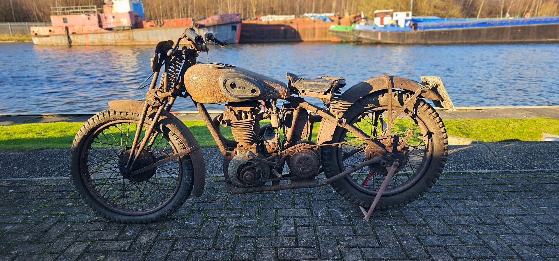 1932 Ariel VH 32, Red Hunter project, 350cc. Registration number TS 9810 (non transferrable). - Image 2 of 15