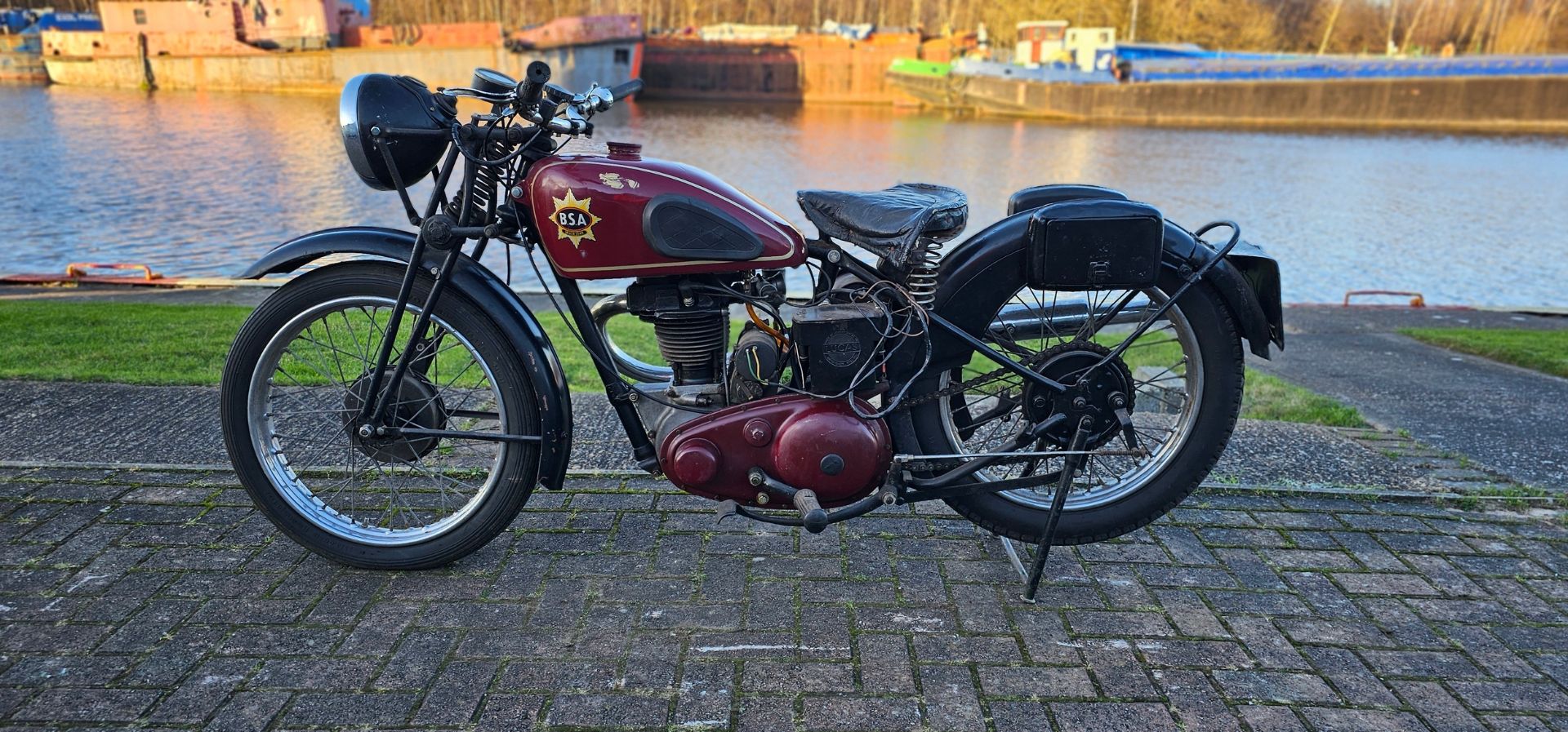 c.1939 BSA Silver Star, B24, 350cc. Registration number WYJ 594 (Non transferrable). Frame number - Image 2 of 13