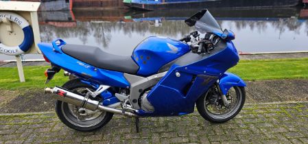 2001 Honda CBR 1100XX Blackbird. Registration number Y694 PWT. Frame number JH2SC35A8YM305180.