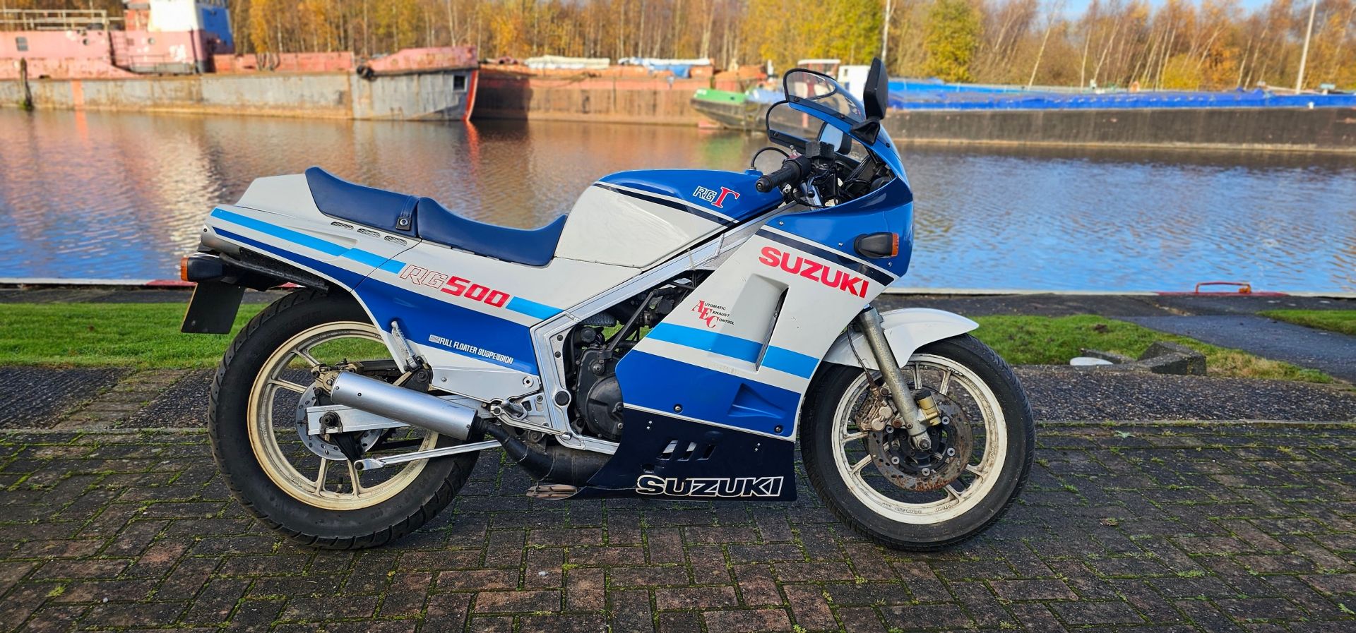 1988 Suzuki RG 500, 498cc. Registration number E558 WAT. Frame number HM31A -106280. Engine number