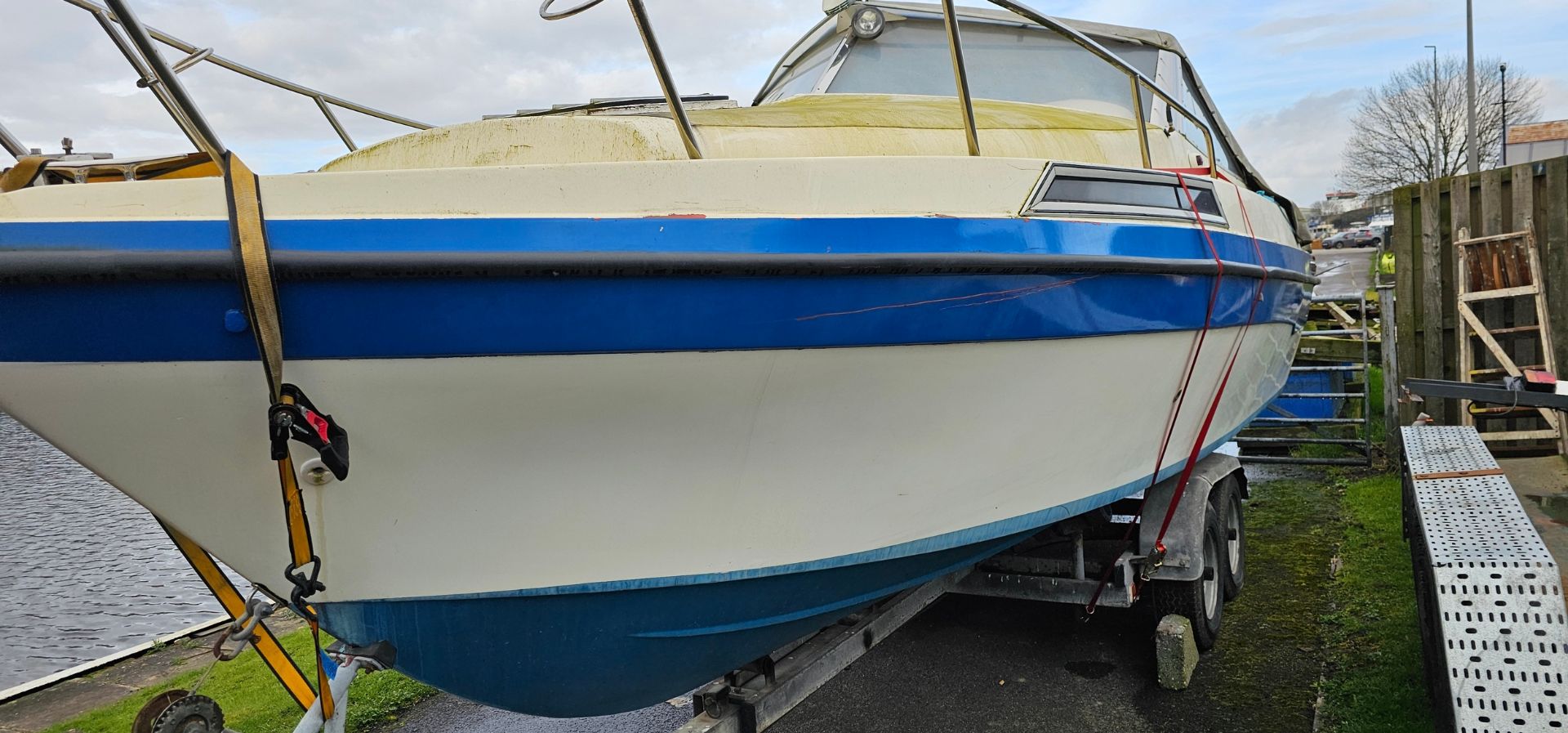 21 foot power boat, project, with jet drive engine, V berth cabin with sink and separate heads, - Image 4 of 19