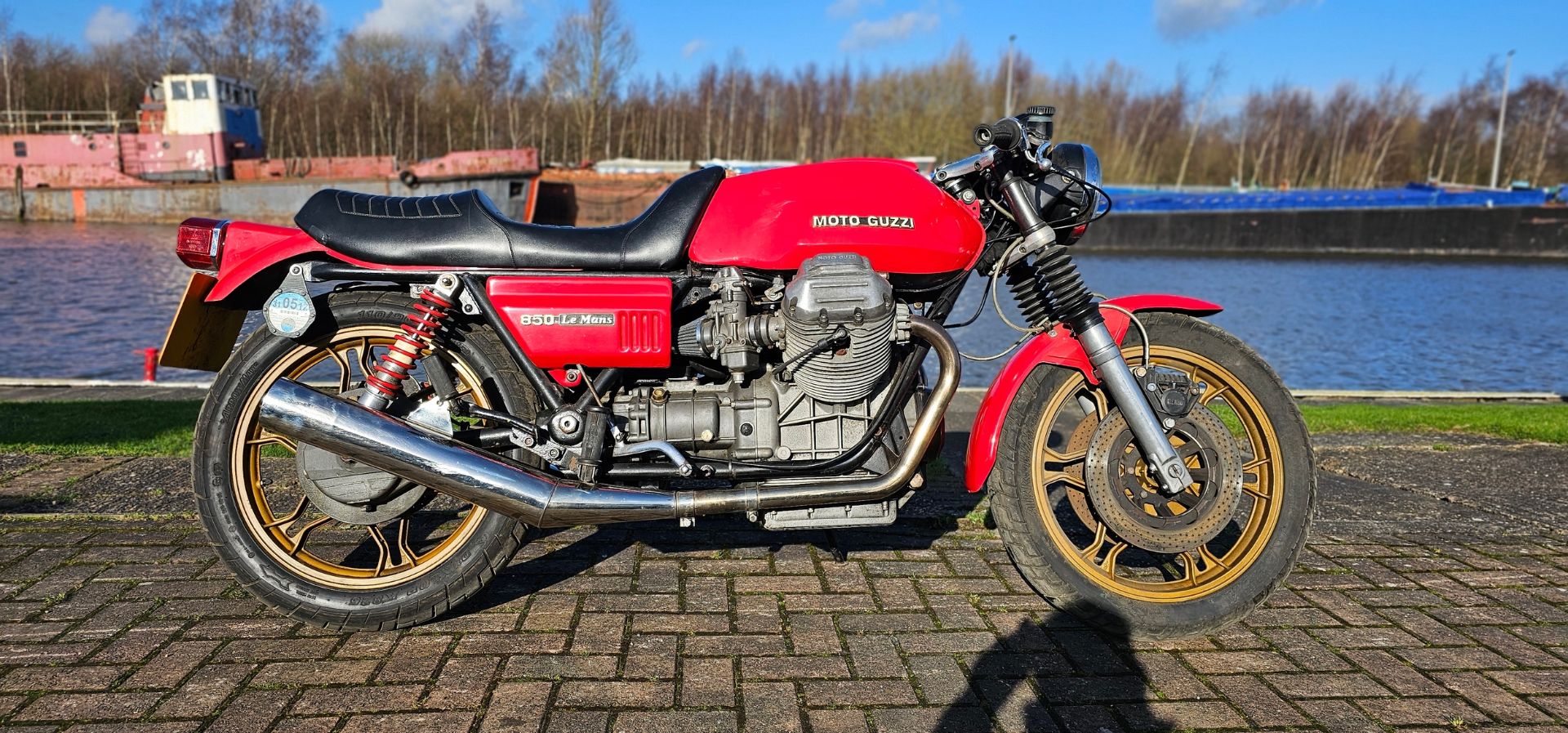 1977 Moto Guzzi Le Mans, Mark 1, replica, 844cc. Registration number RAK 915R. Frame number