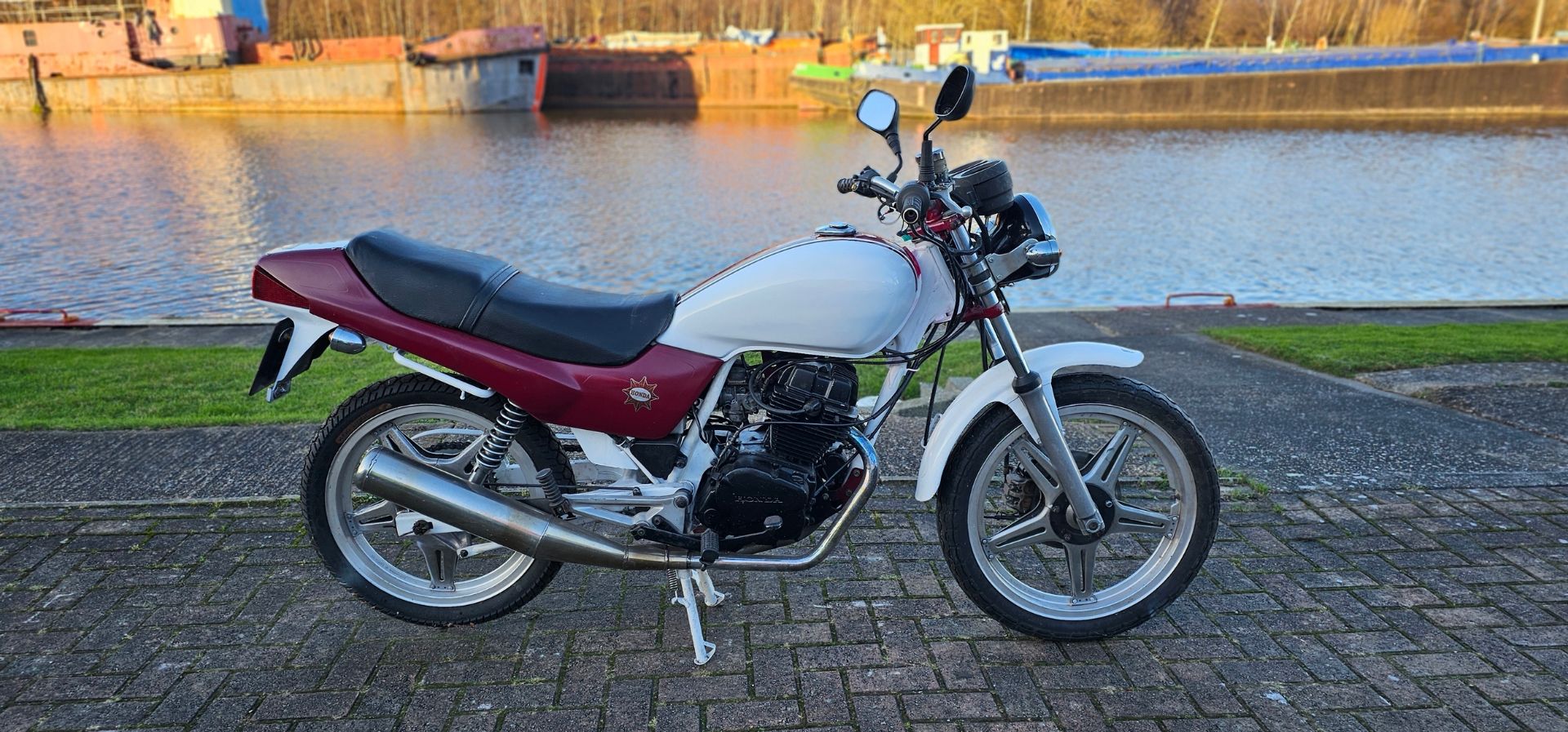 1999 Honda CB250, 234cc. PLEASE NOTE THIS IS A CAT C MOTORCYCLE. Registration number T855 SBB. Frame