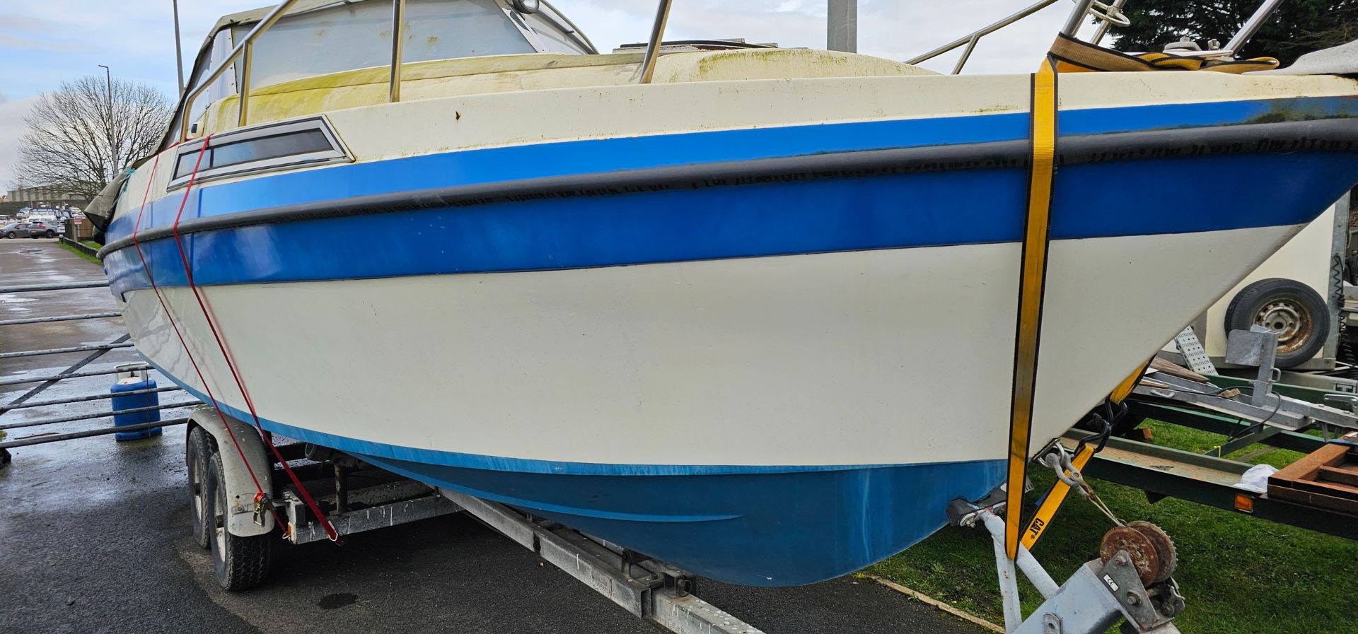 21 foot power boat, project, with jet drive engine, V berth cabin with sink and separate heads, - Image 3 of 19
