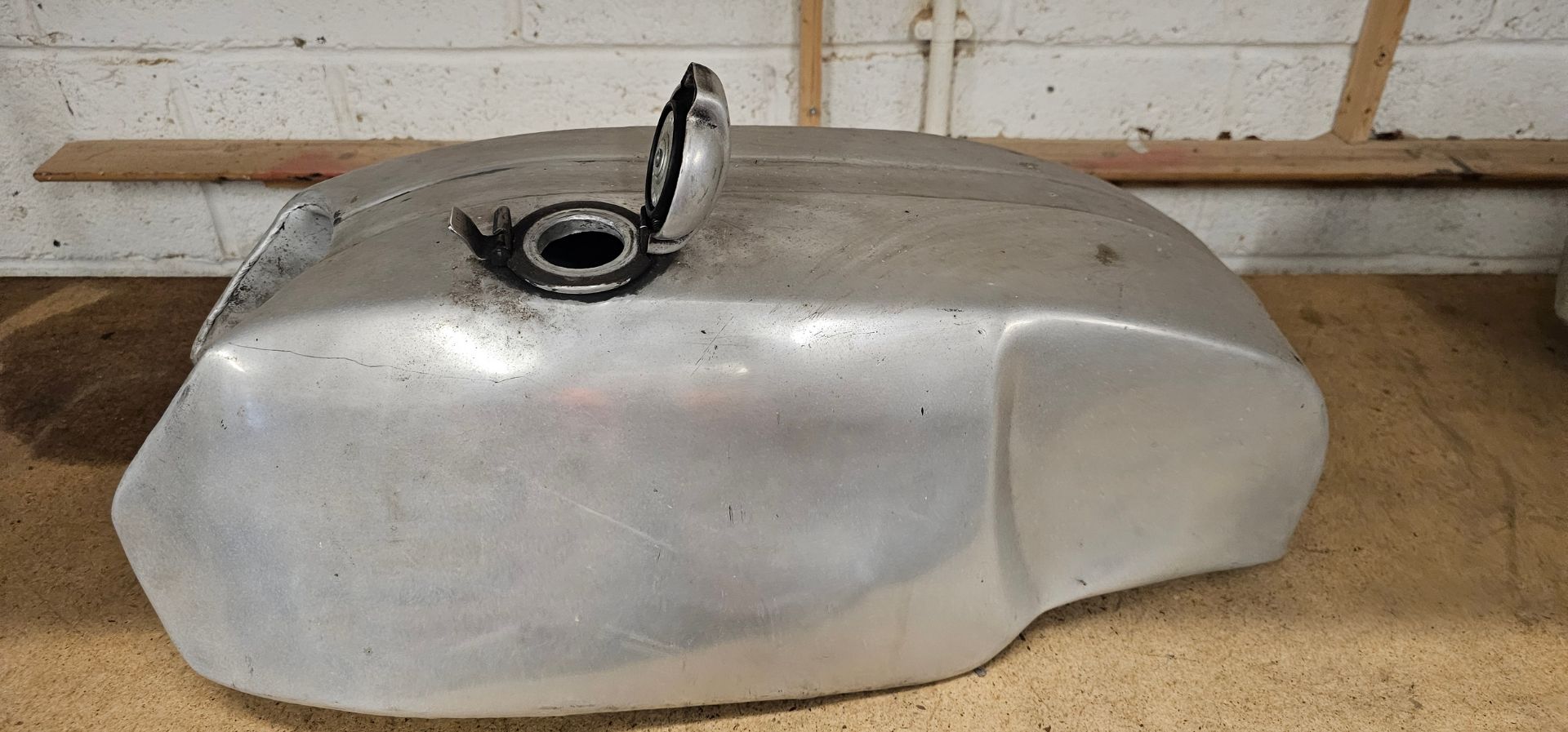 Alloy petrol tank with cap - Image 2 of 4