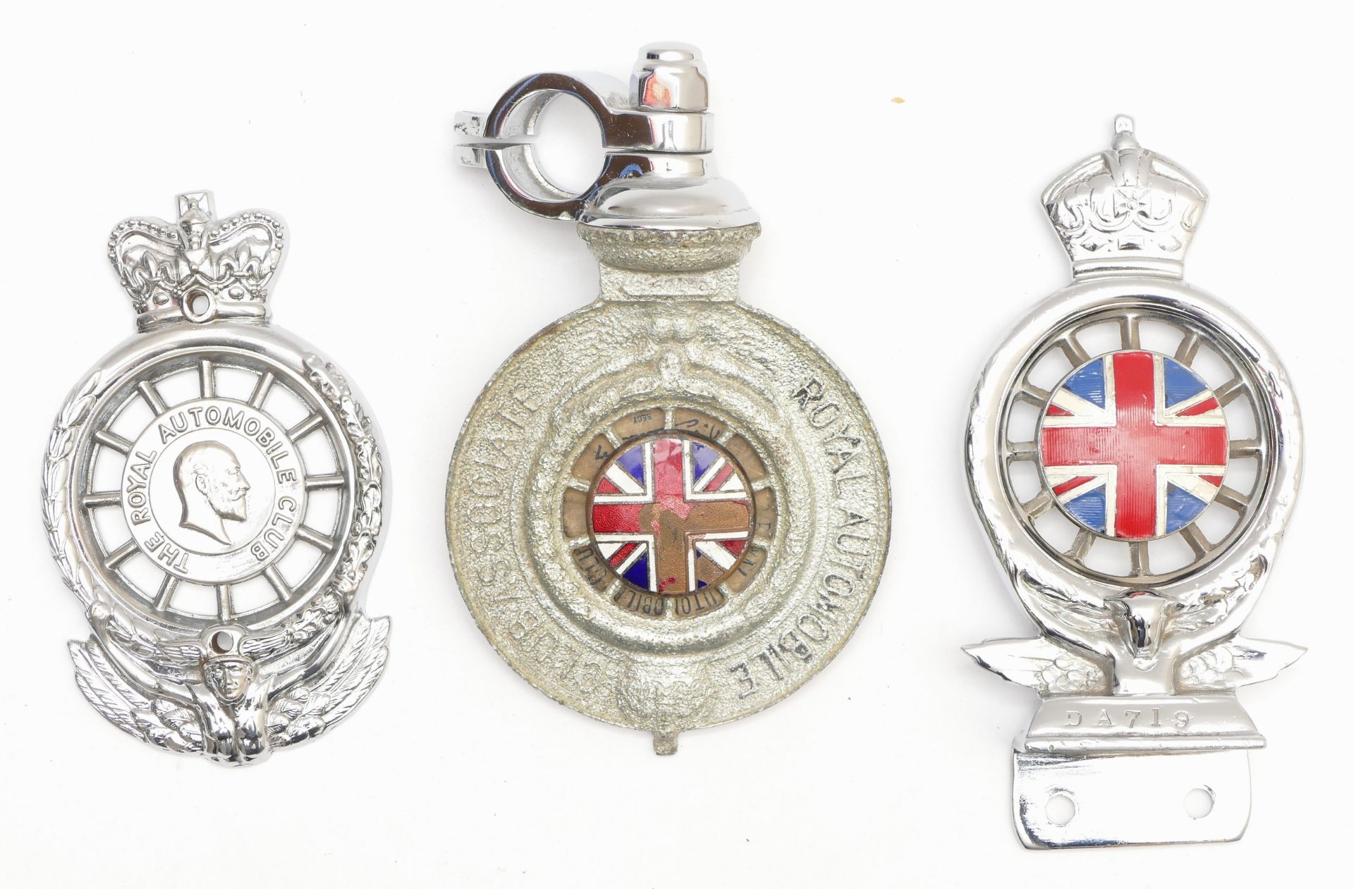 An Royal Automobile Club Associate bumper bar badge with 1933 renewal disc and enamel Union flag, an