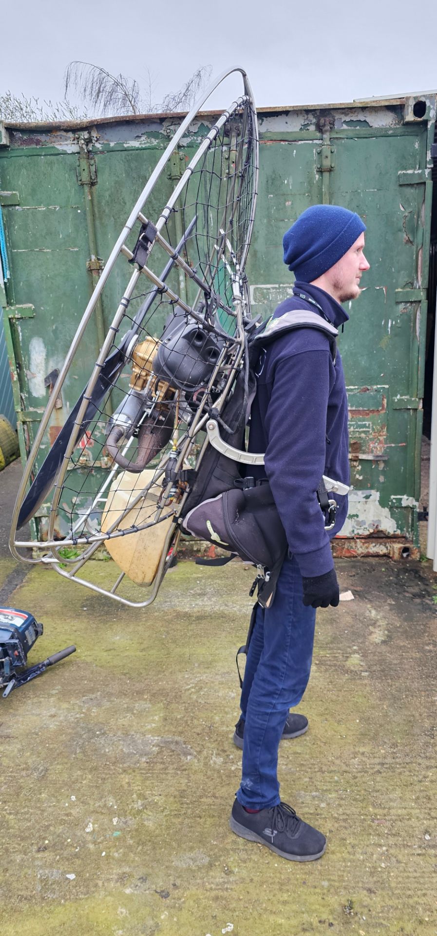 A paramotor with seat, for attachment to a hang glider or similar. Please note, we have not tested - Image 5 of 7