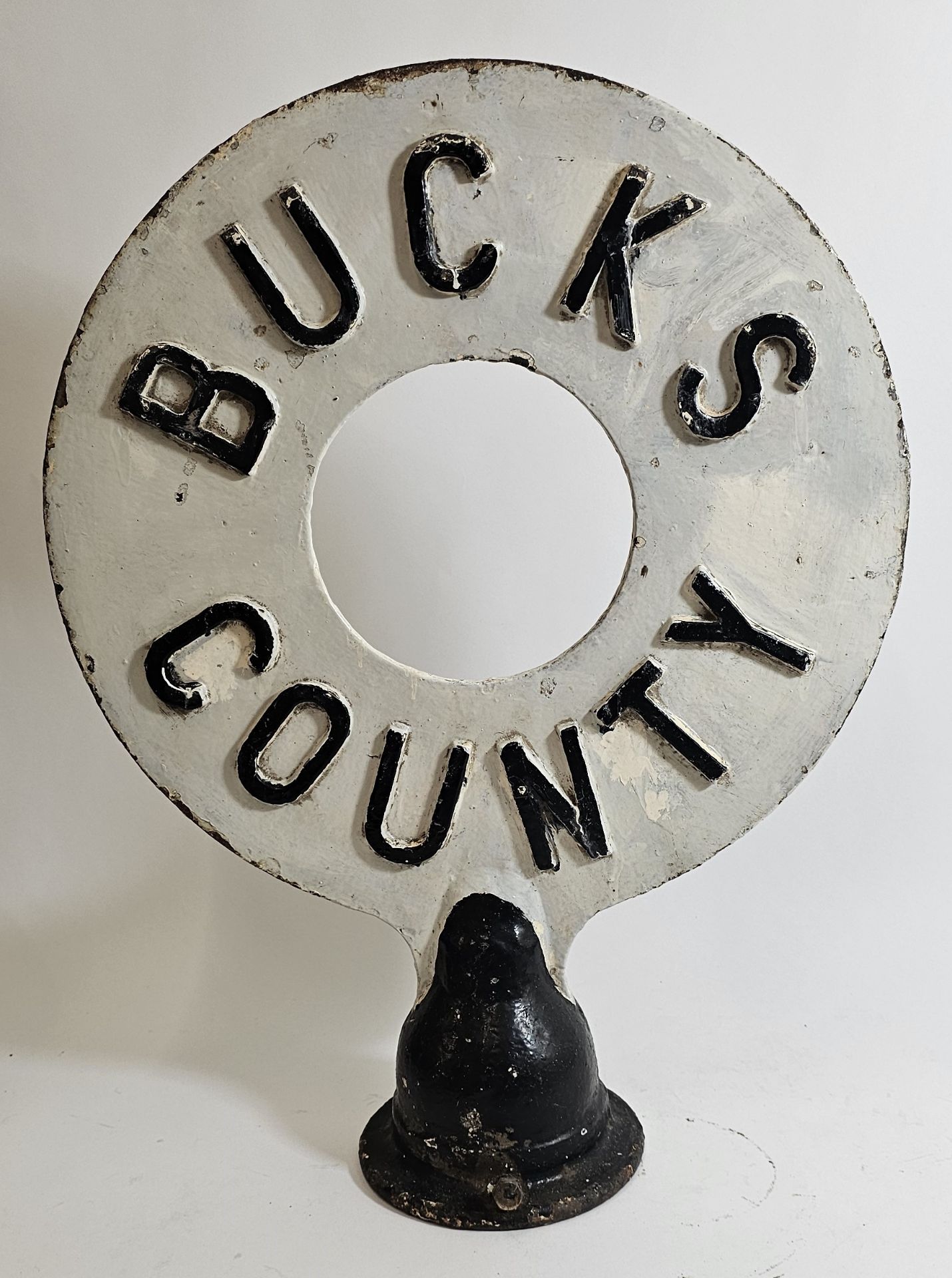 A cast iron Bucks County post top marker, diameter 45cm - Image 2 of 4