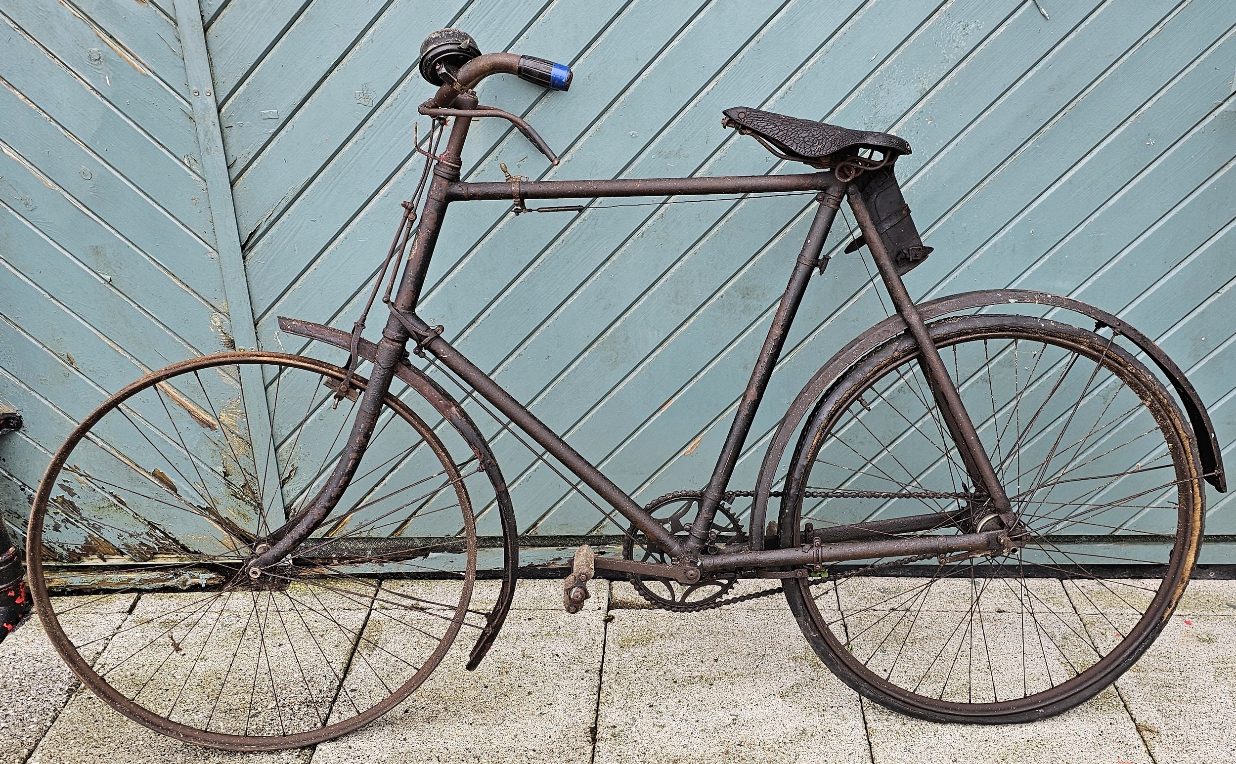 A vintage gentleman's bicycle, believed French, with Brooks seat - Image 2 of 6