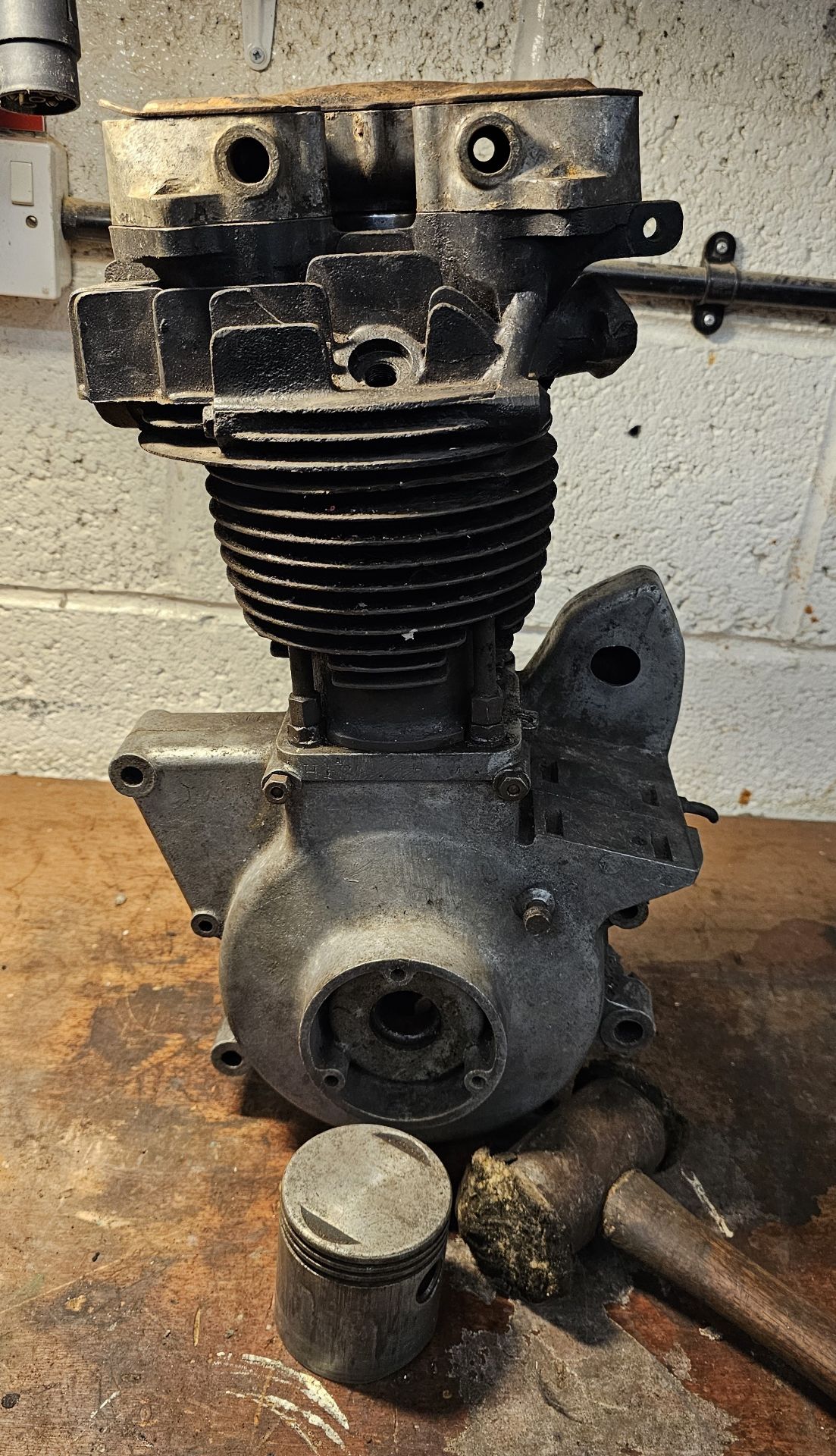 A vintage part engine, HEA2 1744? incomplete, no crank - Image 6 of 6