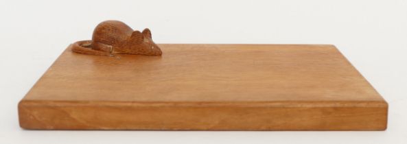 A 20th century oak rectangular cheeseboard with applied carved mouse, 17.5x23cm.