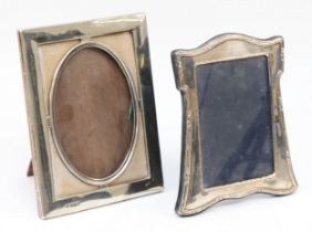 Two silver mounted photograph frames, London 1905, Birmingham 1988, tallest 20cm.