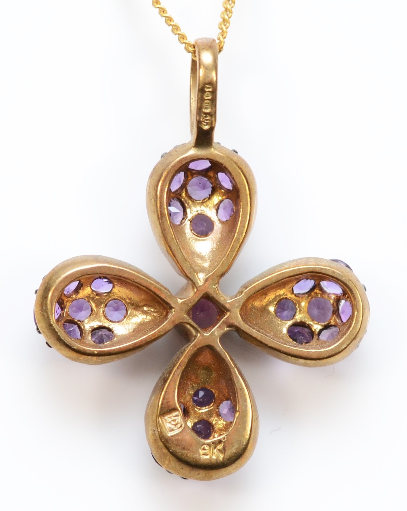 A 9ct gold amethyst flower pendant, on 375 gold chain, 23 x 18mm, 2.9gm. - Bild 2 aus 2