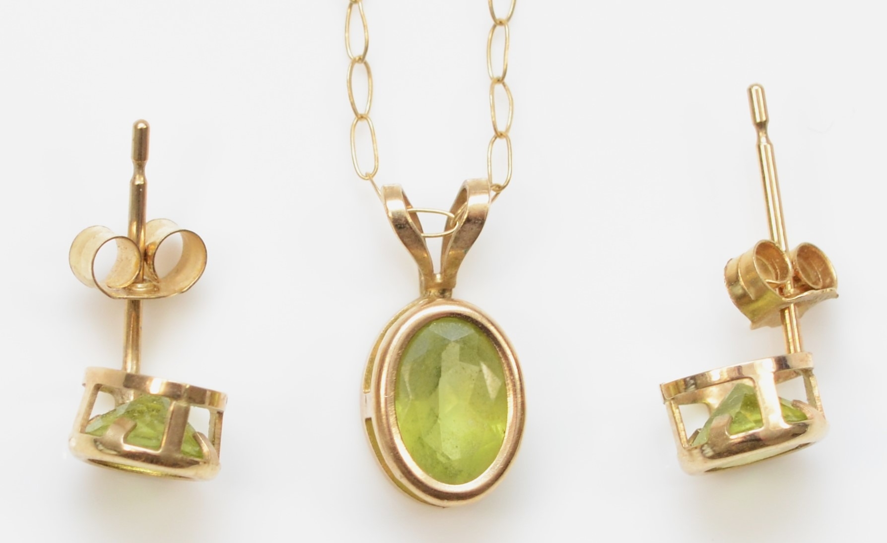 A 9k gold peridot pendant, on a 375 gold chain, 12mm, together with a pair of unmarked gold