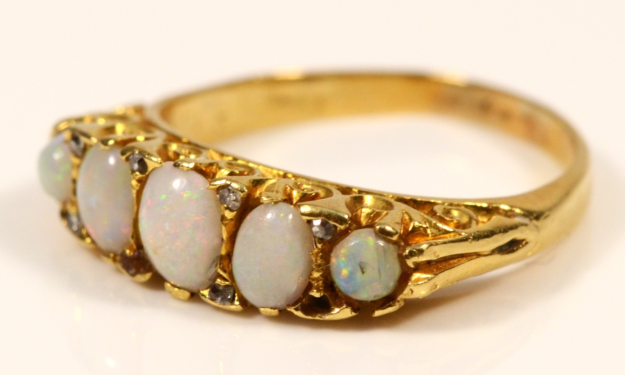 A vintage gold five stone opal dress ring, with eight cut diamond accents, unmarked, flashes of - Bild 2 aus 3