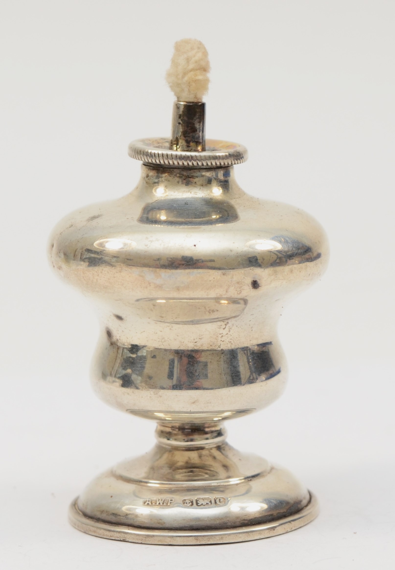 An Edward VII silver petrol footed urn table lighter, by Arthur Willmore Pennington, Birmingham