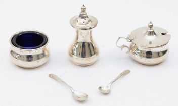 A cased silver cruet set, by Bishton's Ltd, Birmingham 1968, with original blue glass liners, 99gm.