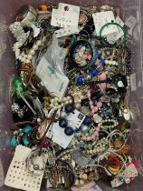 Approximately 10kg of costume jewellery.