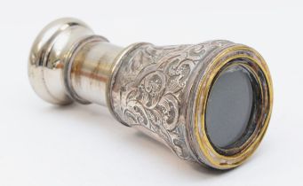 An Edward VII silver cased opera glass, by AL, London 1904, with embossed floral decoration, 8 cm.