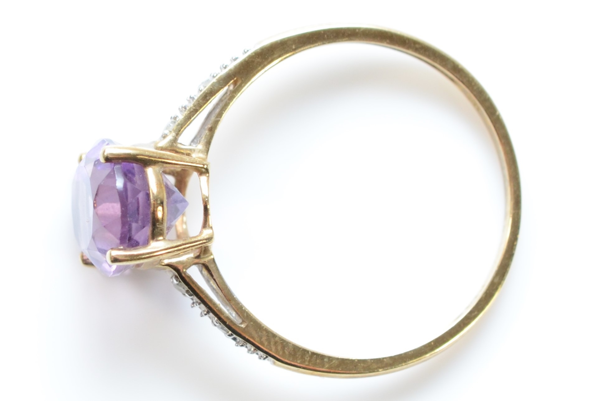 A 9ct gold amethyst and eight cut diamond dress ring, P, 2gm. - Bild 2 aus 2