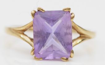 A 9ct gold single stone amethyst cocktail dress ring, T, 2.9gm.