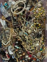 Approximately 10kg of costume jewellery.