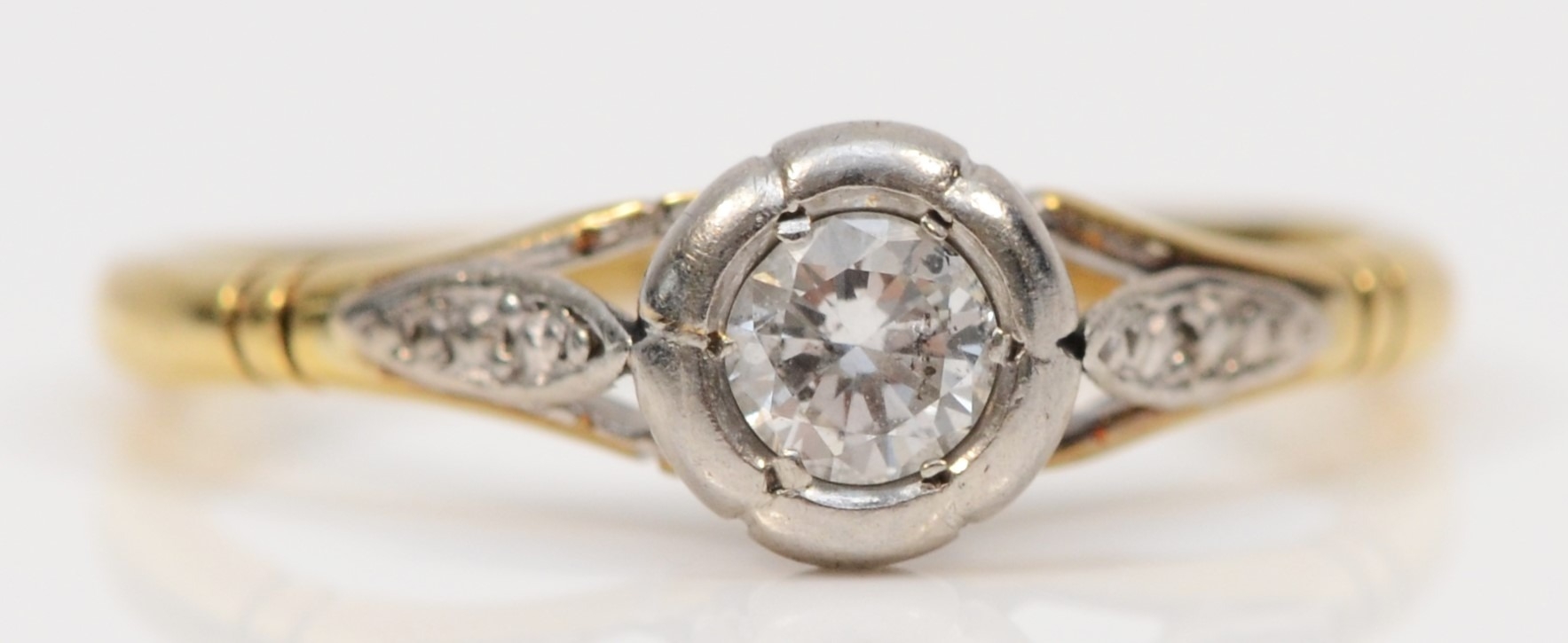 An 18ct gold and platinum single stone brilliant cut diamond ring, M, 2.6gm.