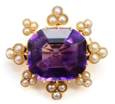 An Edwardian gold amethyst and seed pearl floral brooch, unmarked, 26mm, 6.9gm.