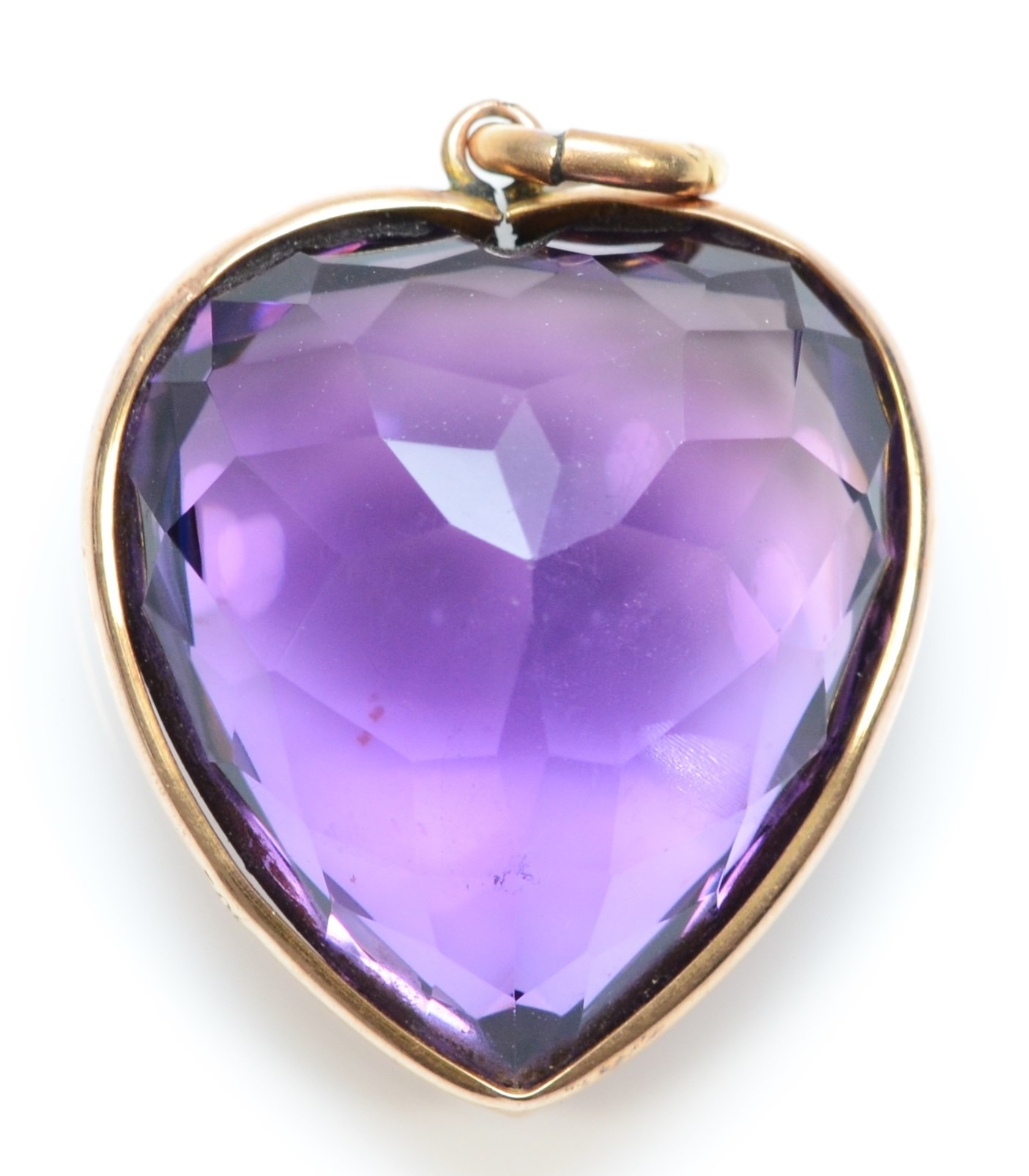 A 9ct gold mounted heart shaped amethyst pendant, 26 x 22mm, 7.5gm, loose in mount. - Bild 2 aus 2