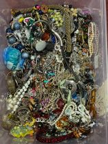 Approximately 10kg of costume jewellery.