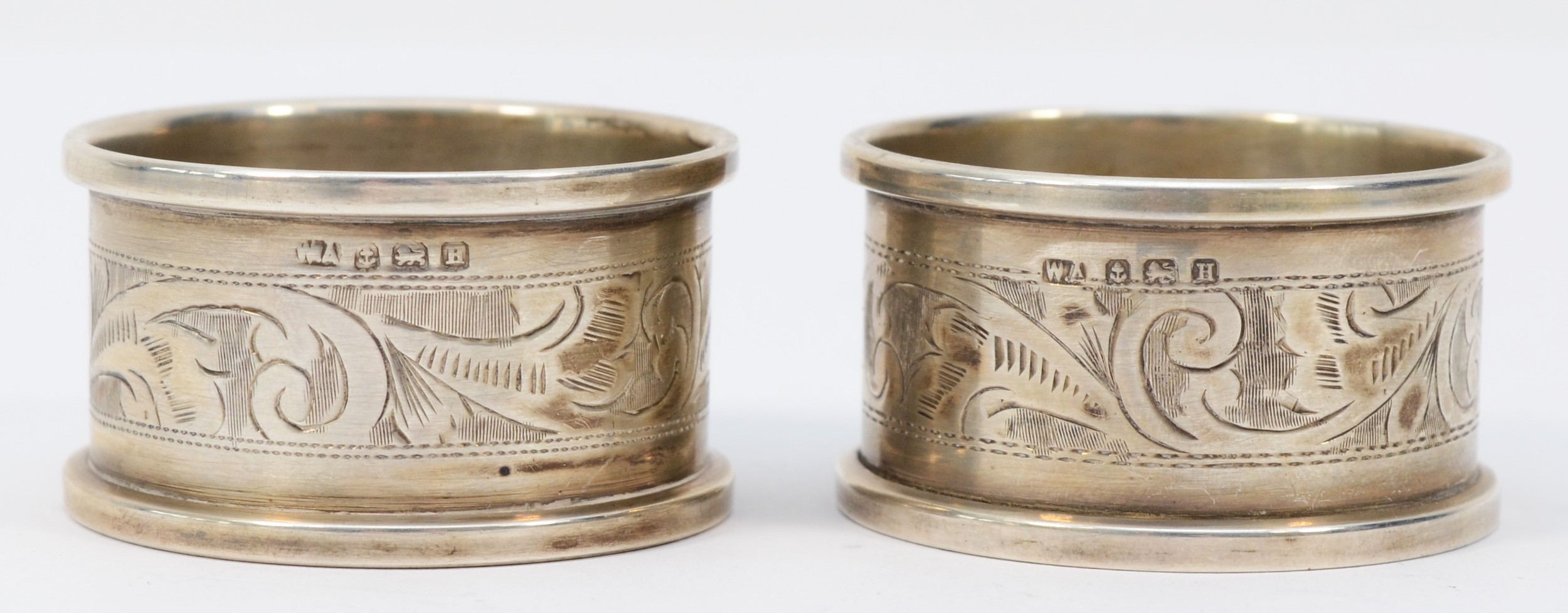 A pair of silver napkin rings, Birmingham 1932, both with E.M.B. initials and a metal Kings and - Bild 2 aus 3