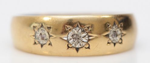 A 9ct gold and three stone diamond illusion star set ring, L, 2.5gm