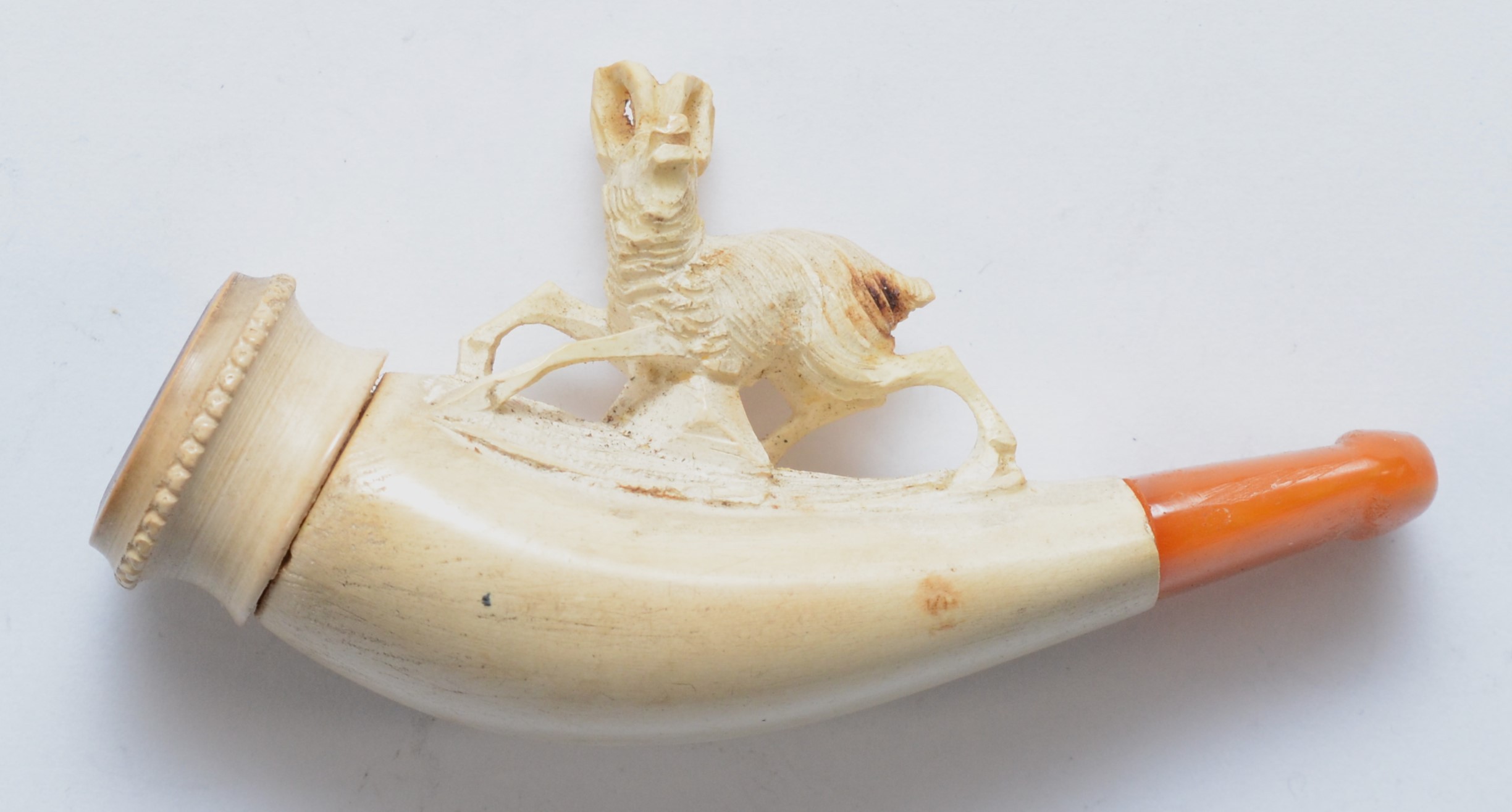 A carved meerschaum pipe, in the form of a ram, 8cm, case - Bild 2 aus 4