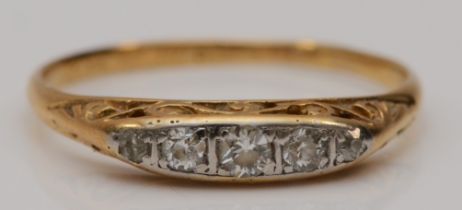 An Edwardian 18ct gold and old cut brilliant diamond five stone ring, carved setting, L, 1.5gm,