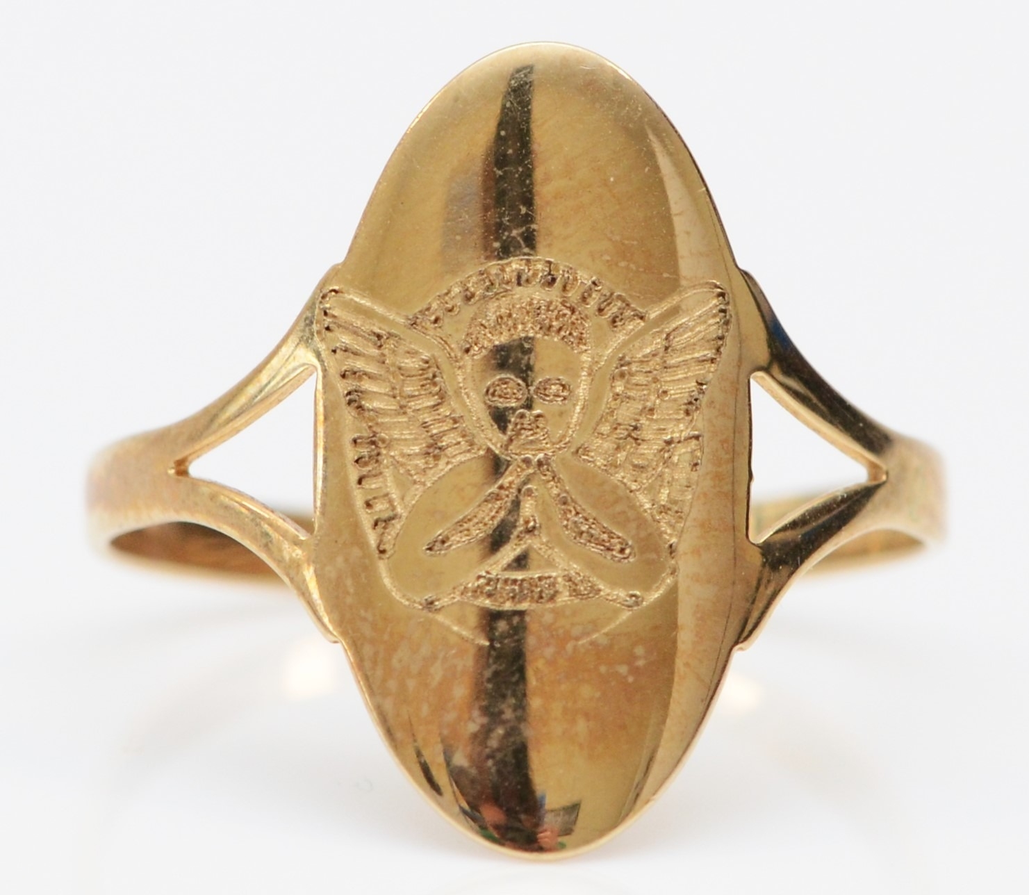 A 9ct gold Angel panel ring, inscribed May your guardian angel watch over you, N, 1.3gm