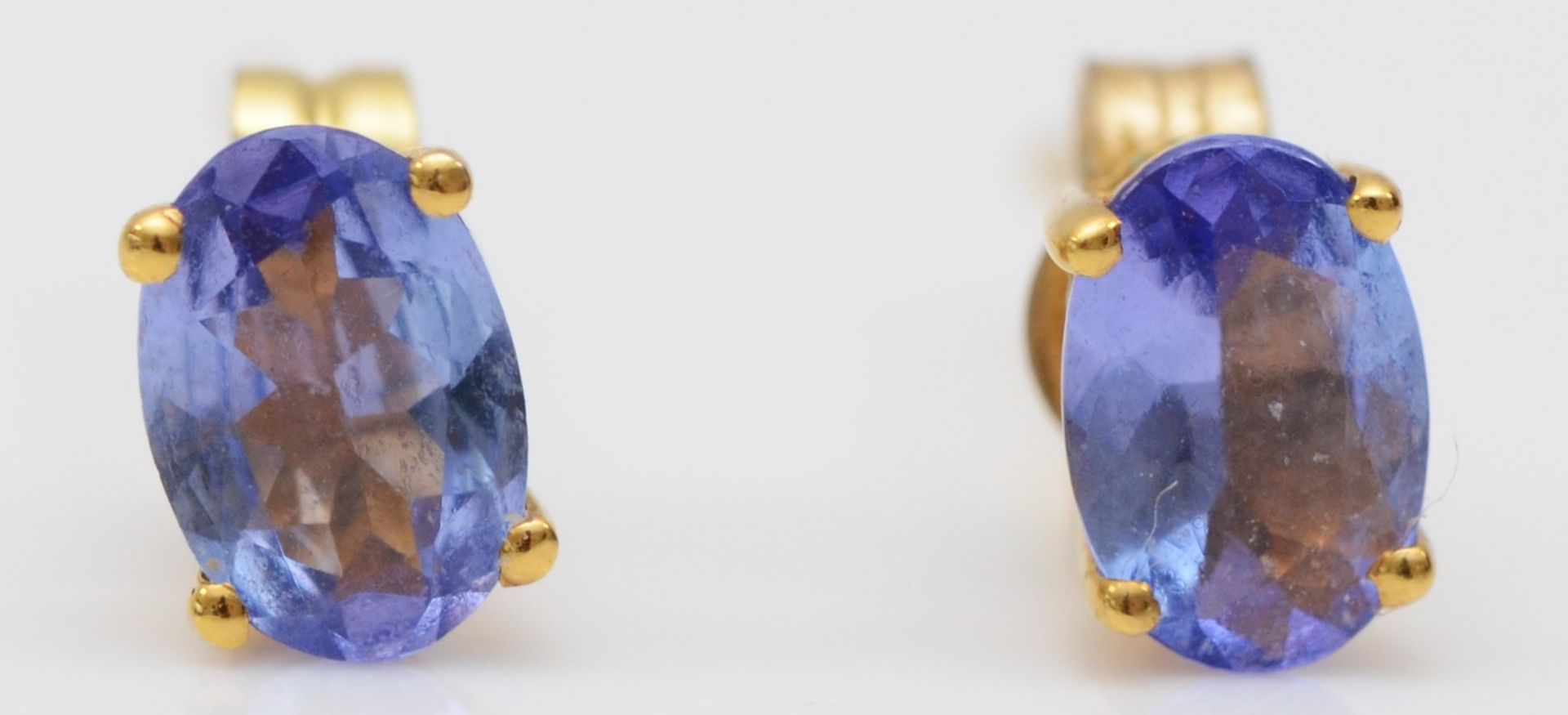 A 14k gold and tanzanite pair of ear studs, 9ct butterflies, 0.6gm