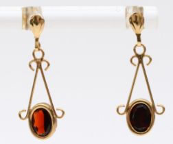 A 9ct gold pair of garnet ear pendants, 22mm, 0.9gm