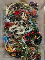 Approximately 10kg of costume jewellery.
