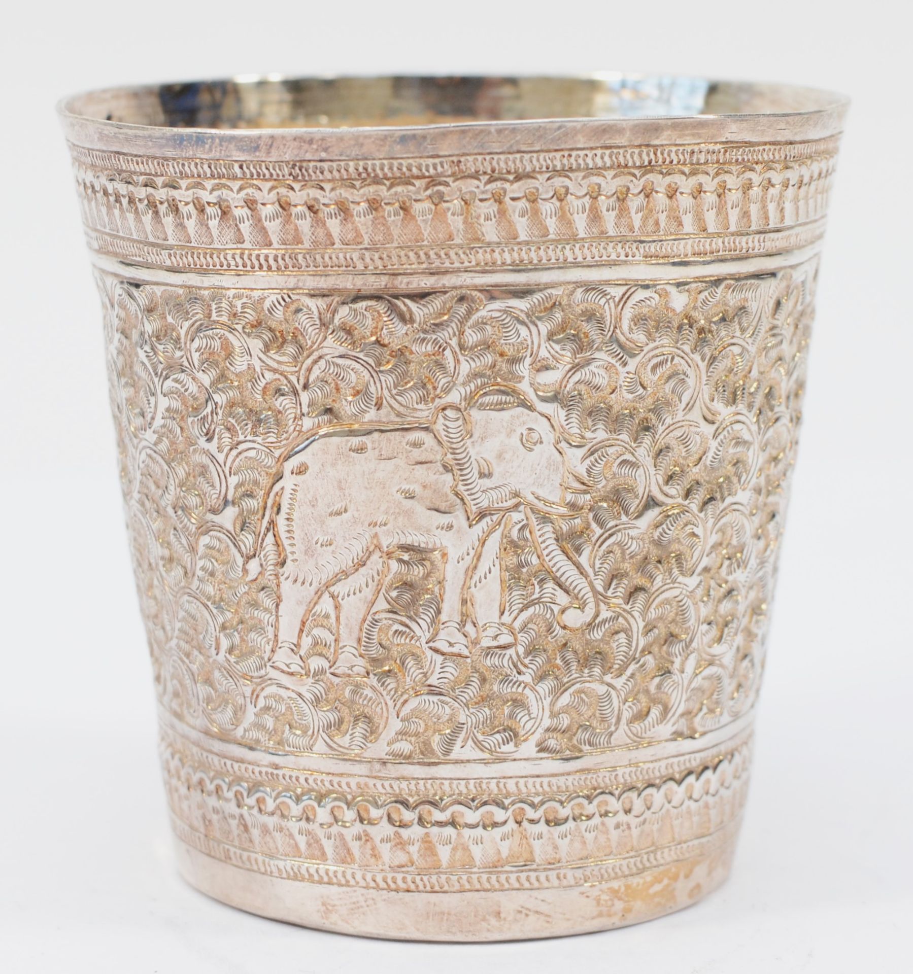 An Indian silver beaker, stamped 925, with embossed and chased elephant decoration, 8cm, 74gms