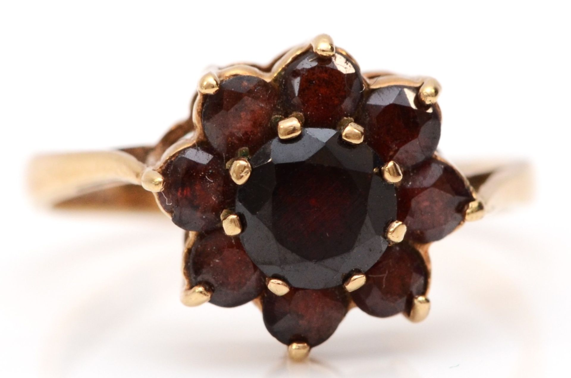 A 9ct gold and garnet cluster ring, Q, 2.5gm