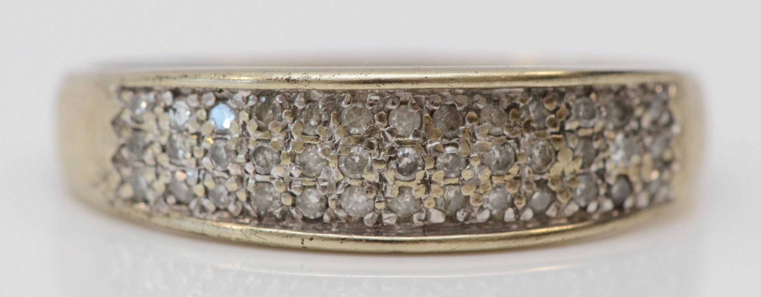 A 9ct gold and diamond panel ring, stated weight 0.23cts, U, 2.7gm
